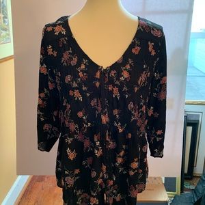 Torrid Black floral peasant blouse Size 00